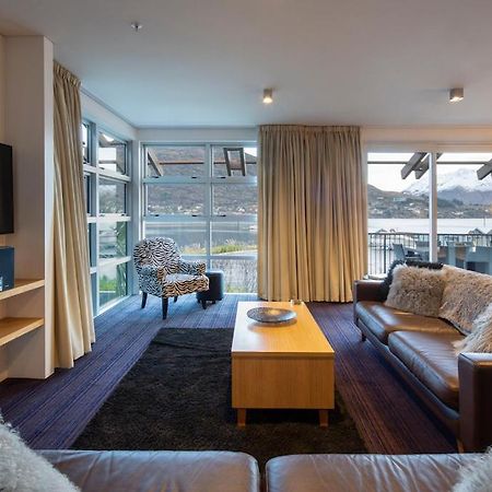 Absolute Lakefront Location - 3 Bedroom Apartment Куийнстаун Екстериор снимка